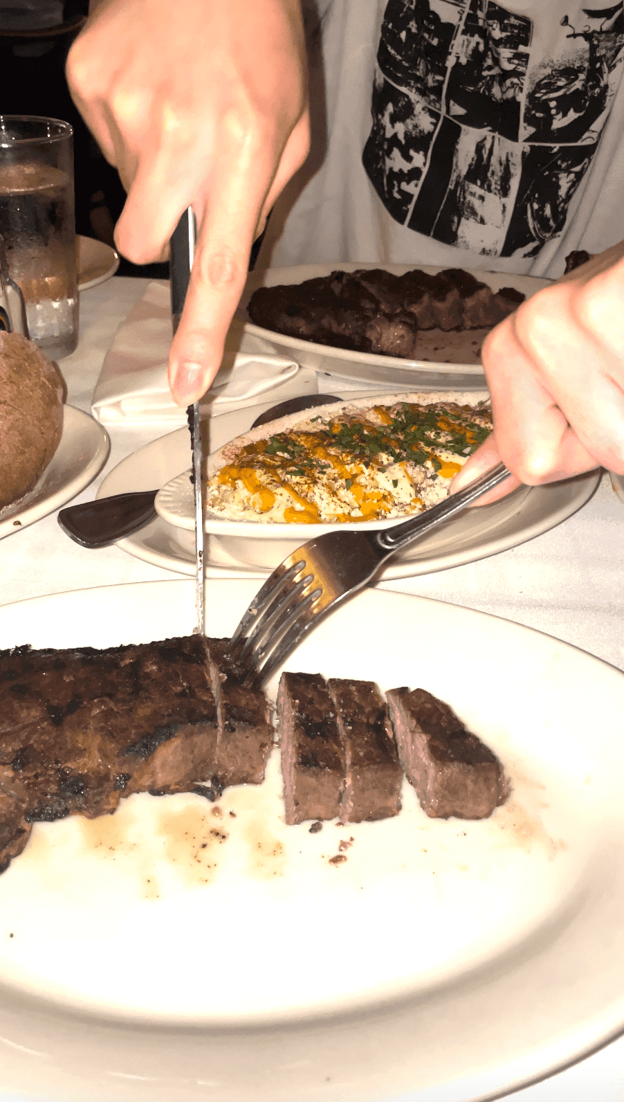 featured image thumbnail for post Gibsons Bar and Steakhouse